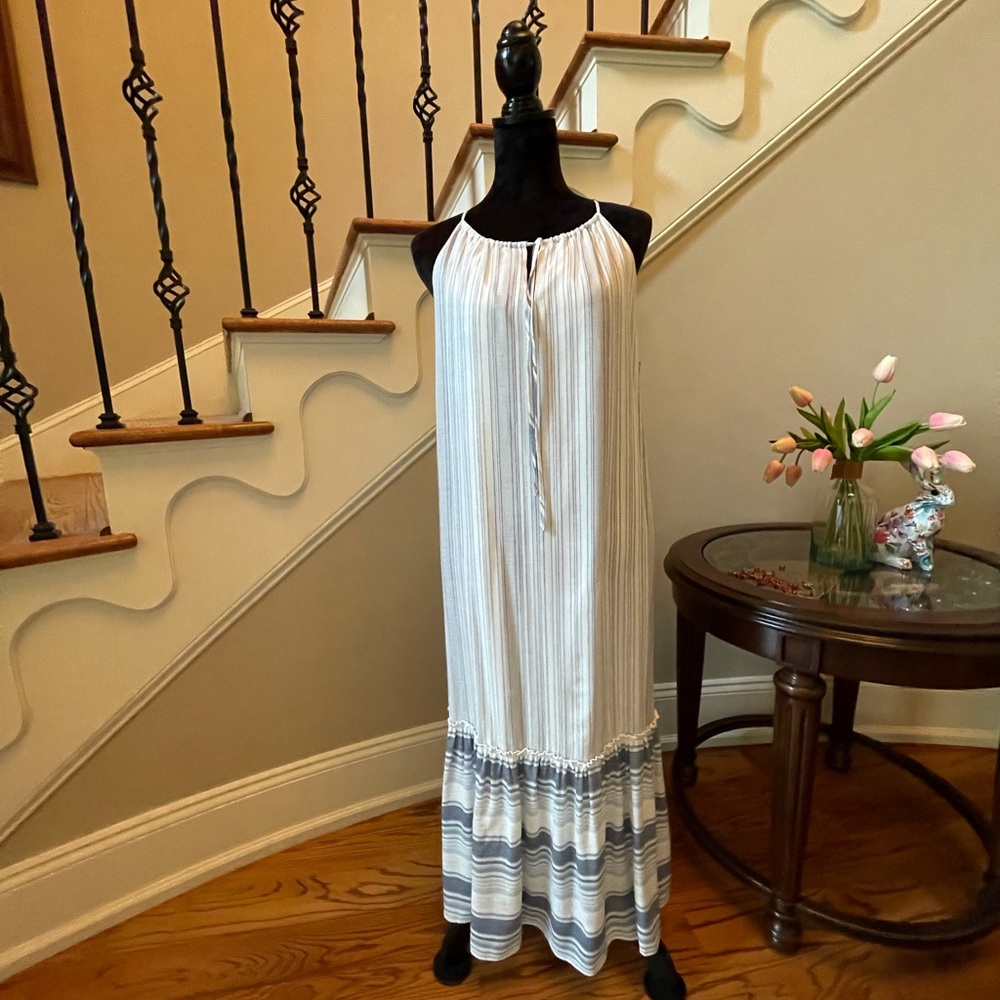 🎉HP🎉…🌺Cremieux…NWT…Blue/Ivory Striped Maxi